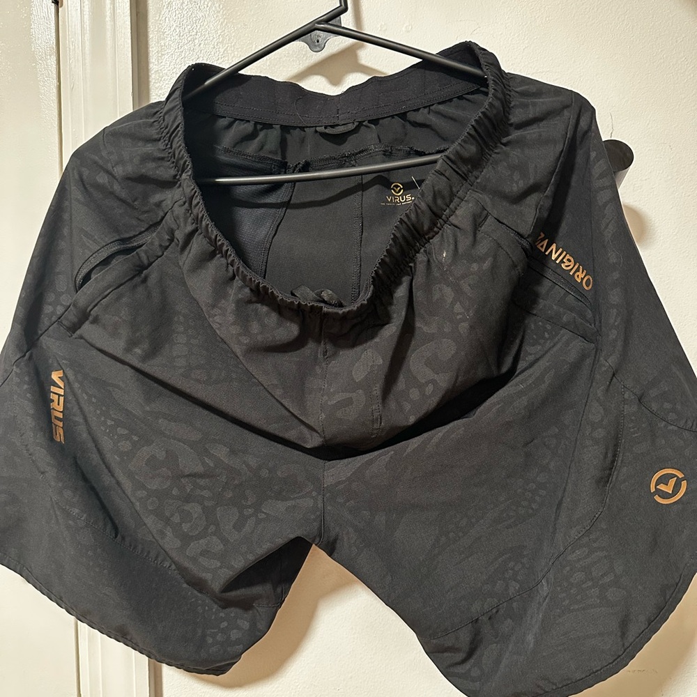 Virus men’s shorts